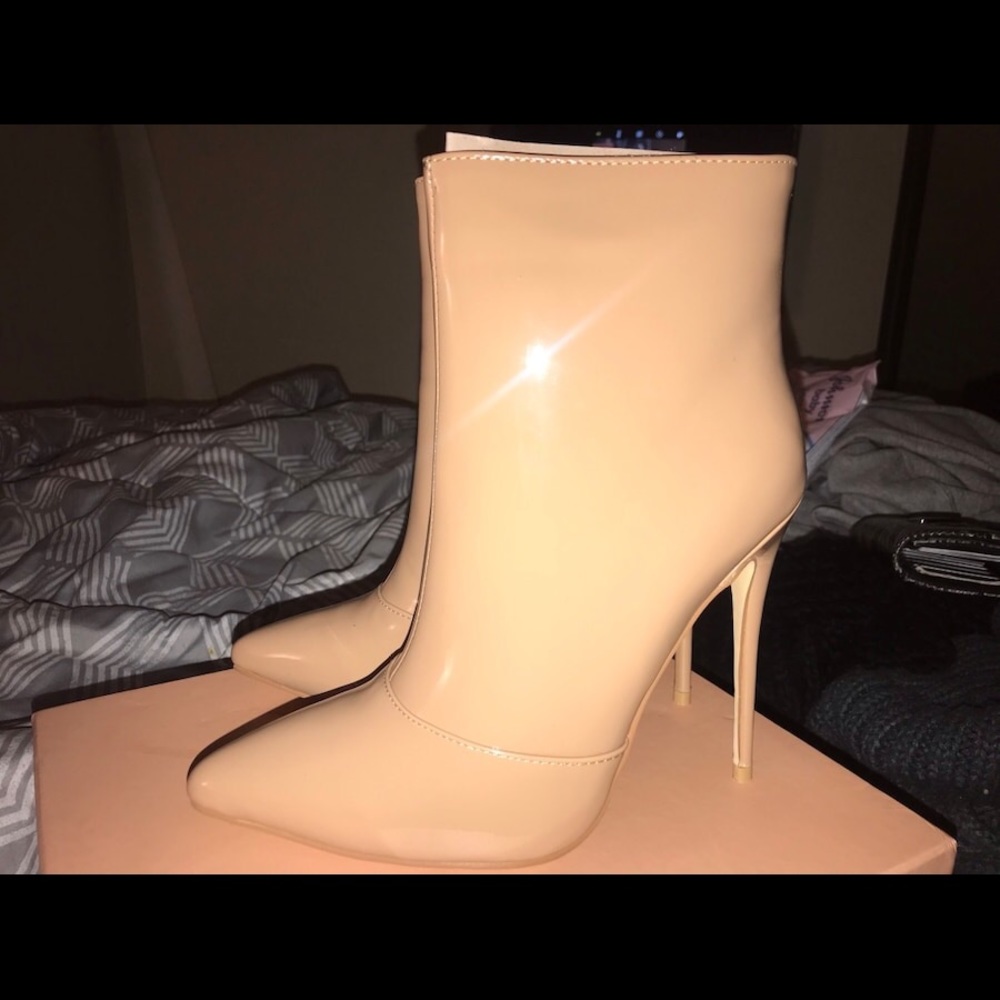 Beige boots